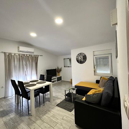 Apartman Nela Apartment Kastel Sucurac ภายนอก รูปภาพ